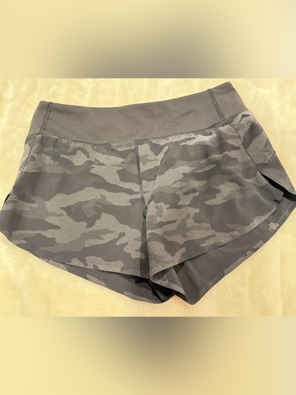Athleta Women’s Camo Performance Shorts - Med